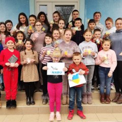 Workshop zur Seifenherstellung im März 2022: Vertriebene Kinder aus Charkiw, die ihr Zuhause verloren haben, nehmen teil - Foto: IERS