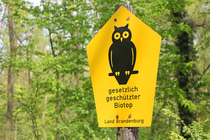 Biotopschutzschild - Foto: Helge May
