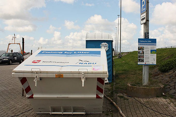 In den NABU-Projekthäfen können Fischer den Müll in Containern entsorgen. - Foto: NABU Niedersachsen