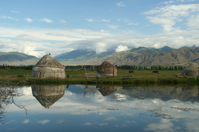 Kirgisische Jurten. - Foto: NABU/Thomas Tennhardt