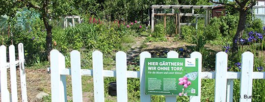 Platz 1: Im schönen Privat-Garten von unseren Teilnehmern aus Mecklenburg-Vorpommern hängt das Infoschild ganz prominent am Gartenzaun. Das hat uns überzeugt!<br><br>