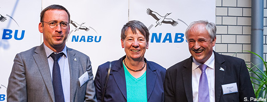 NABU-Präsident Olaf Tschimpke mit Bundesumweltministerin Barbara Hendricks (SPD) und NABU-Bundesgeschäftsführer Leif Miller (v.r.n.l.).<br><br>
