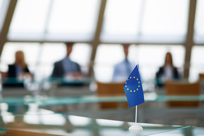Verhandlungstisch der EU - Foto: iStock/Mediaphotos