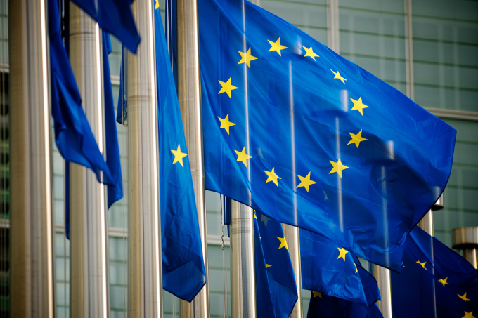 <p id="fit-for-55">Flaggen vor der EU-Kommission. - Foto: Getty Images/PeskyMonkey</p>