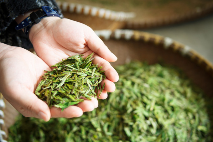 Teeanbau: Der NABU und TeeGschwender vermarkten Bio-Kräutertee aus Armenien. - Foto: ©teegschwendner