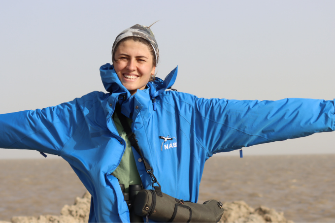 Latifa Gulomamadova lebt in Tadschikistans Hauptstadt Duschanbe, wo sie Englisch studiert und als Rangerin, Naturführerin und Übersetzerin für ANCOT arbeitet. - Foto: NABU/ANCOT