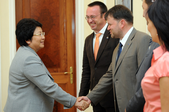 Empfang der NABU-Spitze bei der kirgisischen Präsidentin Rosa Otunbajewa. - Foto: NABU