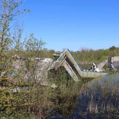 Eine zerstörte Brücke in einem ukrainischen Naturgebiet - Foto: USPB