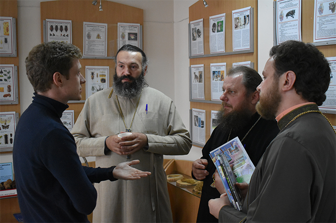 Ein Gespräch mit den Priestern über Probleme der Menschen in den Gebieten des Nationalparks. - Foto: NABU/Ivan Tymofeiev