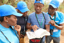 Eine Monitoring-Gruppe arbeitet im Team, Omo, Nigeria.
