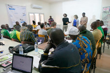 Präsentation beim AfriBiRds Monitoring-Workshop, Comoé, Côte d'Ivoire.