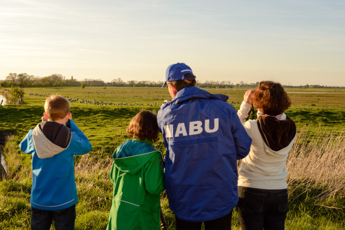 Der NABU kämpft dafür, die Biodiversität zu erhalten, damit auch unsere Kinder noch sichere Lebensgrundlagen haben - Foto: NABU/Guido Rottmann