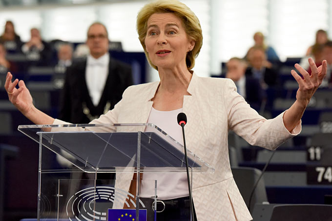 Ursula von der Leyen bei ihrer Bewerbungsrede vor dem Europäischen Parlament - Foto: Etienne Ansotte/European Union 2019