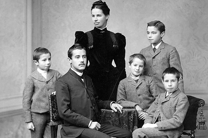 Lina Hähnle mit ihren Söhnen, um 1890. Quelle: Archiv Magda und Wilfried Knöringer
