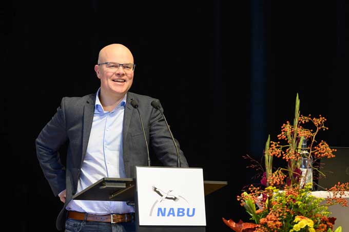 Der schleswig-holsteinische Umweltminister Tobias Goldschmidt sieht den NABU als „tragende Säule des Naturschutzes“ - Foto: NABU/Guido Rottmann