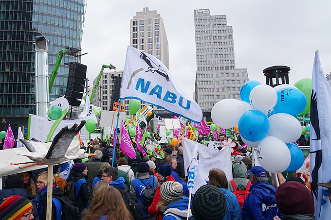 Gleich geht es los: Auftakt der „Wir haben es satt“-Demo am Potsdamer Platz - Foto: NABU/Harald Franzen