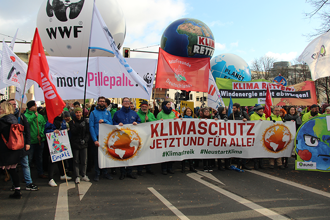Verbändebündnis beim Klimastreik am 29.11. - Foto: NABU/Tim Ehlich