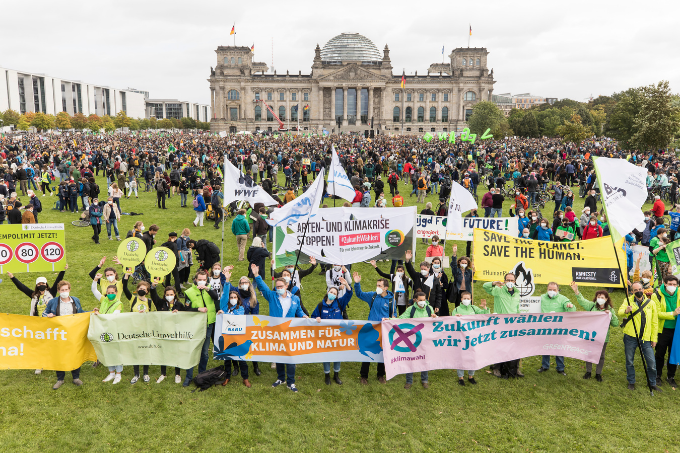 In Berlin nahmen rund 100.000 Menschen am Klimastreik teil. - Foto: NABU/Ben Kriemann