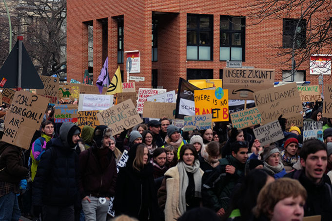 Schulstreik fürs Klima: Unter dem Motto "Fridays for Future" demonstrierten Ende Januar allein in Berlin Tausende Jugendliche für Klimaschutz - Foto: NABU/Sebastian Scholz