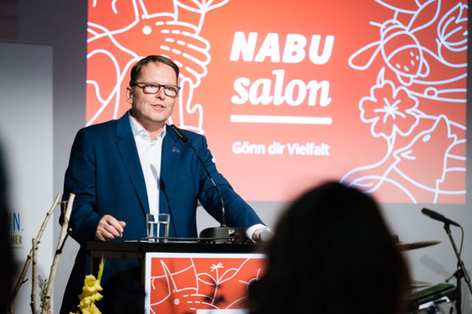 NABU-Präsident Jörg-Andreas Krüger auf dem NABUsalon 2022. - Foto: NABU/Guido Rottmann