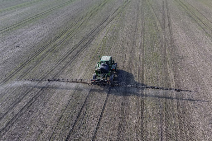 Pestizideinsatz in der Landwirtschaft - Foto: Shutterstock/Leonid Eremeychuk