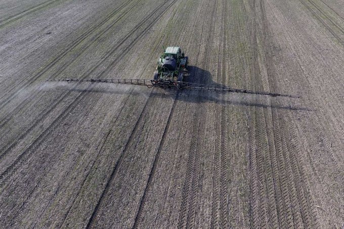 Pestizideinsatz in Landwirtschaft - Foto: Shutterstock/Leonid Eremeychuk