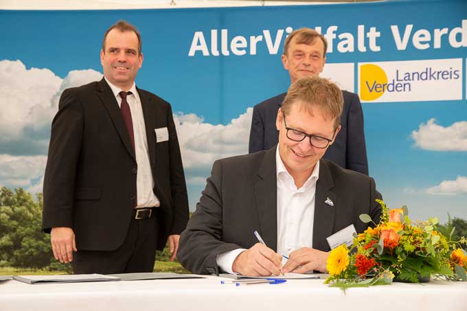 NABU-Präsident Jörg-Andreas Krüger beim Projektstart „AllerVielfalt Verden“. - Foto: NABU/Arne von Brill