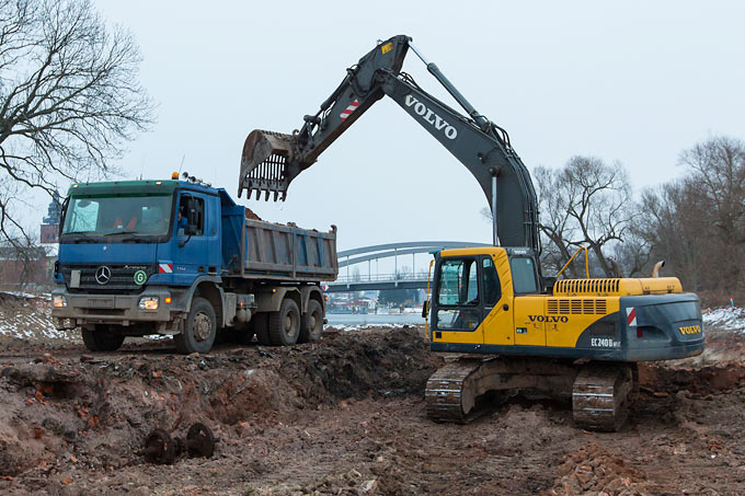 Wiederherstellung der historischen Stromteilung in Havelberg Ende Januar 2014. - Foto: NABU/Klemens Karkow