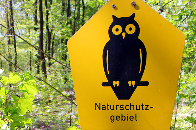 Schild „Naturschutzgebiet“  – Foto: Helge May