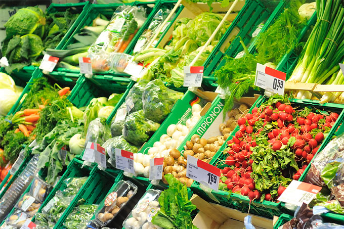 Gemüsetheke im Supermarkt - Foto: NABU/Sebastian Hennigs