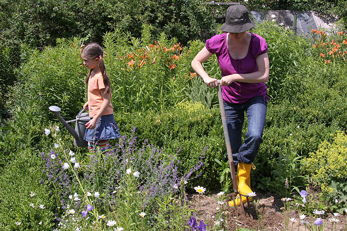 Gartenarbeit - Foto: NABU/Christine Kuchem