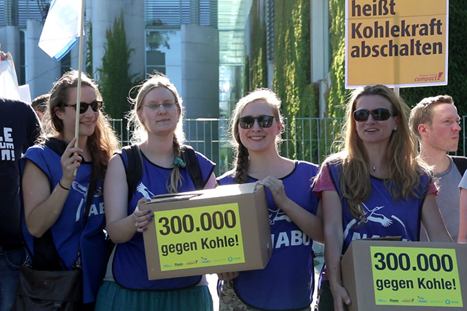 Anti-Kohle-Demo im Sommer 2015 vor dem Kanzleramt- Foto: Iris Barthel