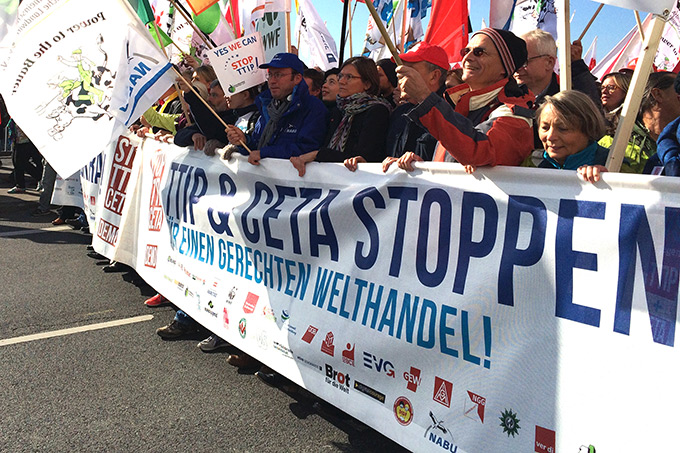 Demo gegen TTip und CETA am 10. Oktober 2015 in Berlin - Foto: Kathrin Klinkusch