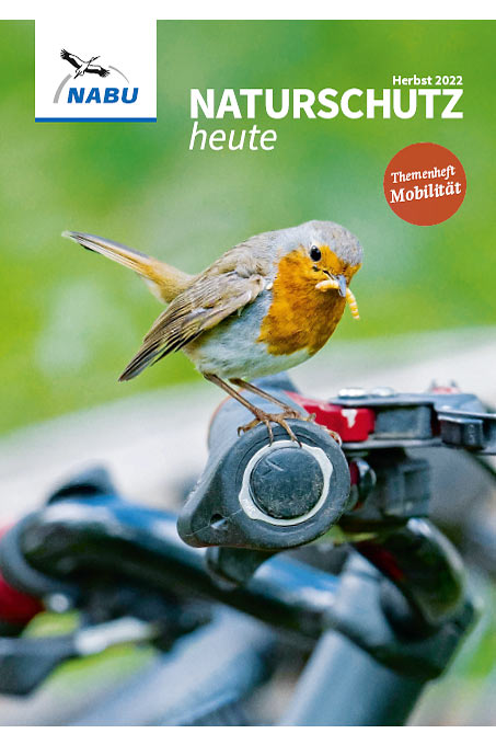 Cover „Naturschutz heute“ 3/2022 – Foto Rotkehlchen auf Mountainbike: Christian Kosanetzky/Picture Alliance