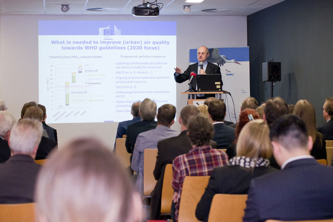EU-Kommisar Guido de Wilt auf der Konferenz Greening Ports - Foto: Thomas Dröse