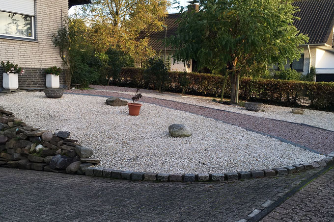 Viele Steine - wenig Leben: Ein Vorgarten am Niederrhein - Foto: Anonym