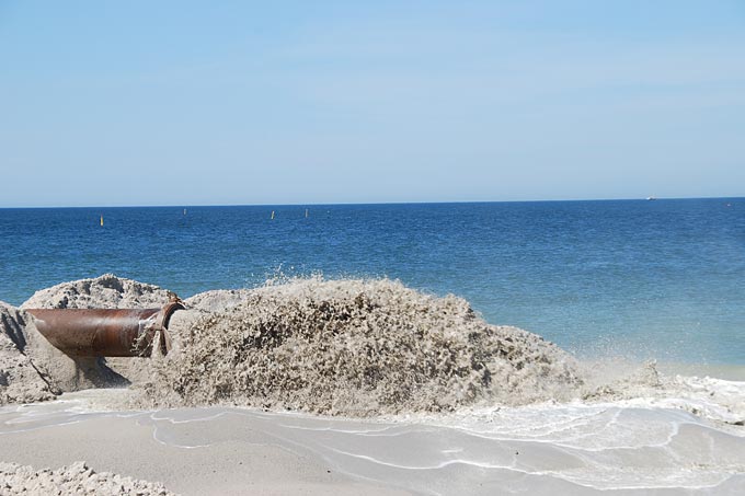 Sandvorspülung zum Küstenschutz - Foto: NABU/Kim Detloff