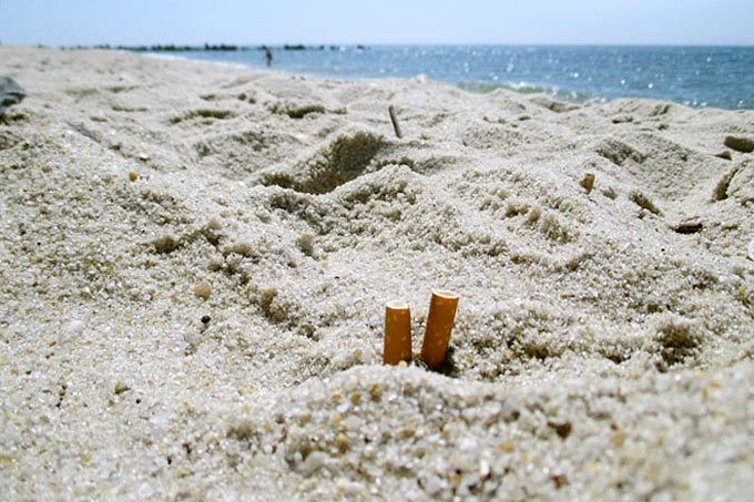 Zigaretten am Strand von Sylt - Foto: NABU/Kim Detloff