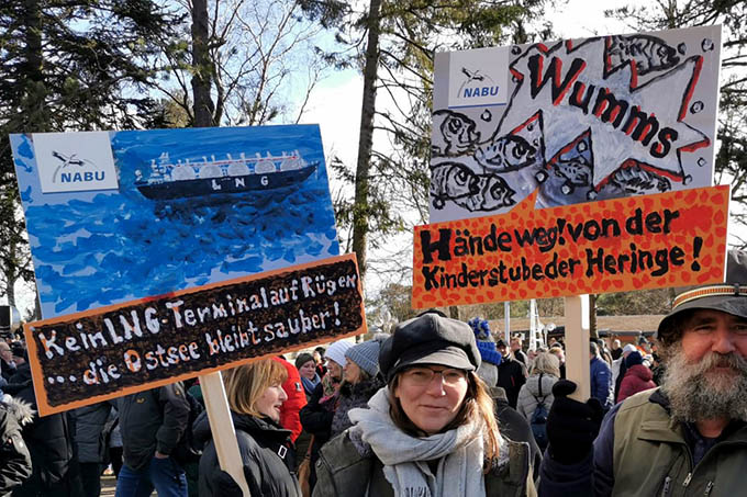 Demo gegen das geplante LNG-Terminal in Baabe auf Rügen (Februar 2023) - Foto: NABU/Marlies Preller