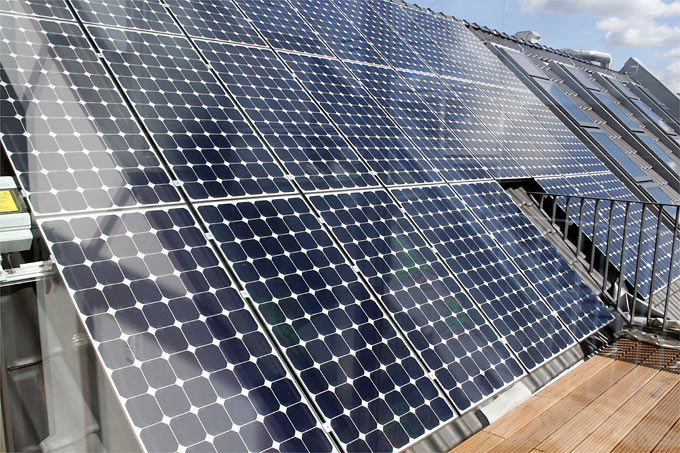 Solaranlage auf dem Dach der NABU-Bundesgeschäftsstelle - Foto: Helge May