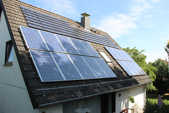 Einfamilienhaus mit Solaranlage - Foto: D. Hundmaier