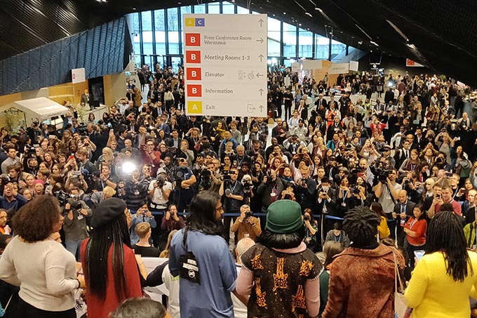 Der NABU mittendrin: Aktion für Klimagerechtigkeit am Konferenzgelände - Foto: NABU/Sebastian Scholz
