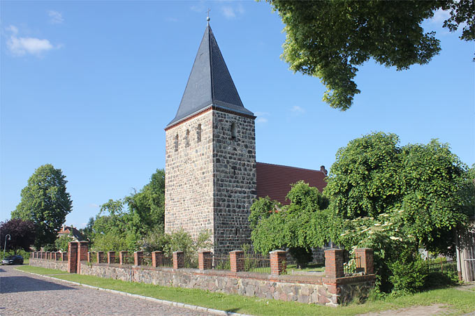 Kirche Güterfelde - Foto: Helge May