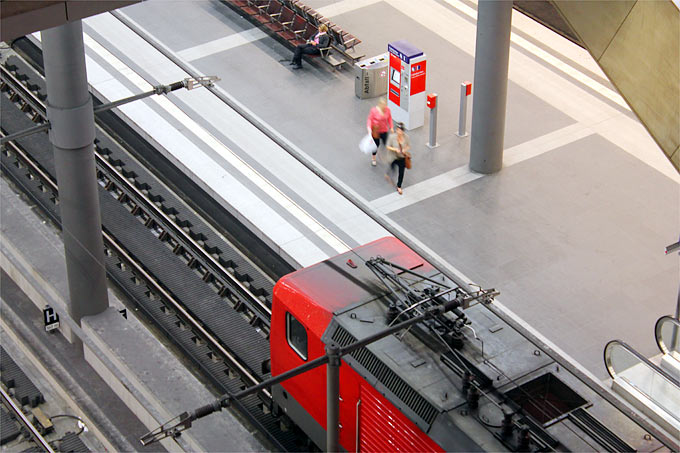 Tiefbahngleis im Berliner Hauptbahnhof. Von hier aus startet der RE 4 nach Rathenow - Foto: Helge May