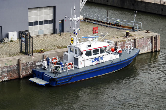 Polizeischiff - Foto: NABU/Soenke Diesener