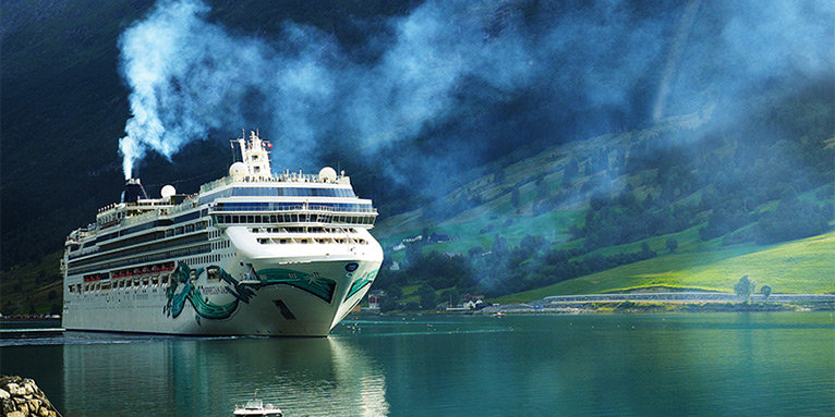 Kreuzfahrtschiff im Fjord in Norwegen - Foto: Angelica Lambertin